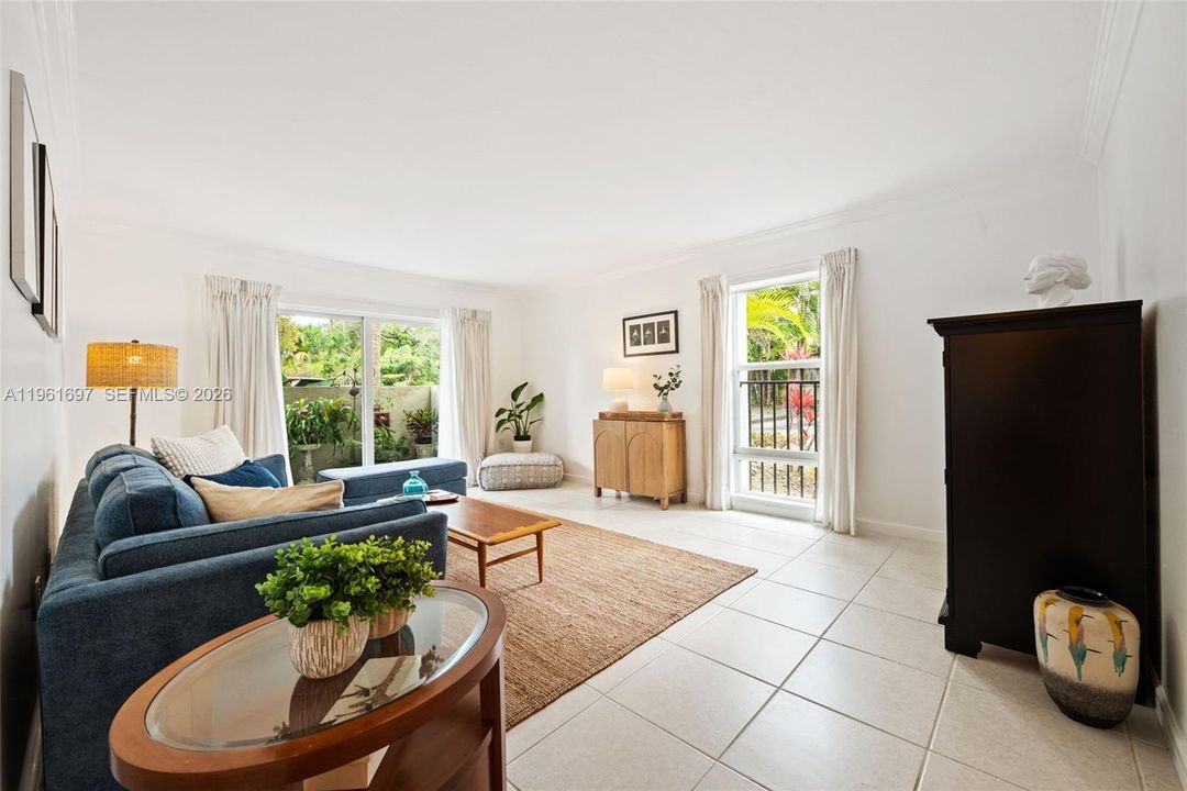 Под контрактом: $284,995 (1 спален, 1 ванн, 852 Квадратных фут)