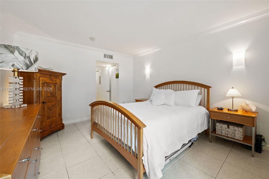 Под контрактом: $284,995 (1 спален, 1 ванн, 852 Квадратных фут)