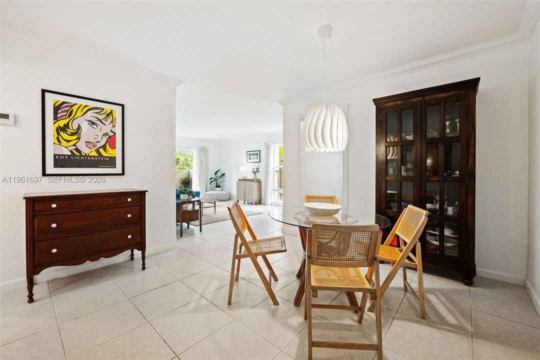 Под контрактом: $284,995 (1 спален, 1 ванн, 852 Квадратных фут)