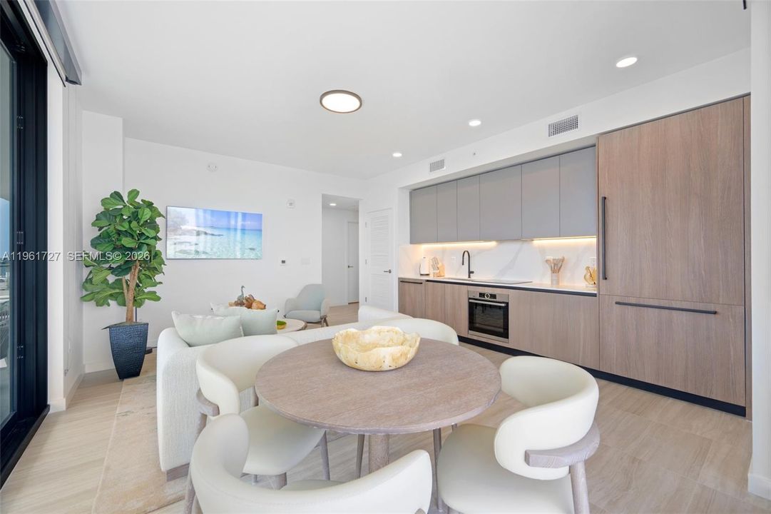 For Sale: $1,520,000 (2 beds, 2 baths, 813 Square Feet)