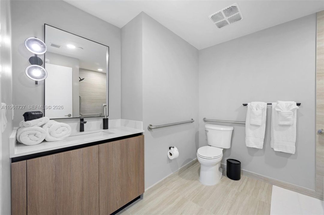 For Sale: $1,520,000 (2 beds, 2 baths, 813 Square Feet)