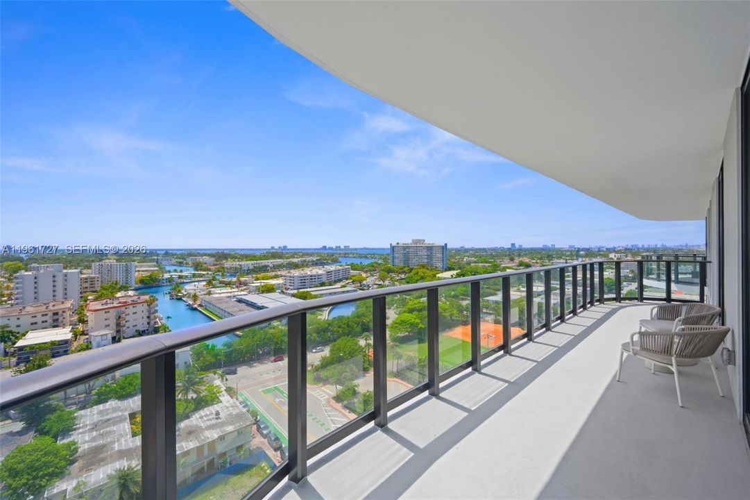 For Sale: $1,520,000 (2 beds, 2 baths, 813 Square Feet)