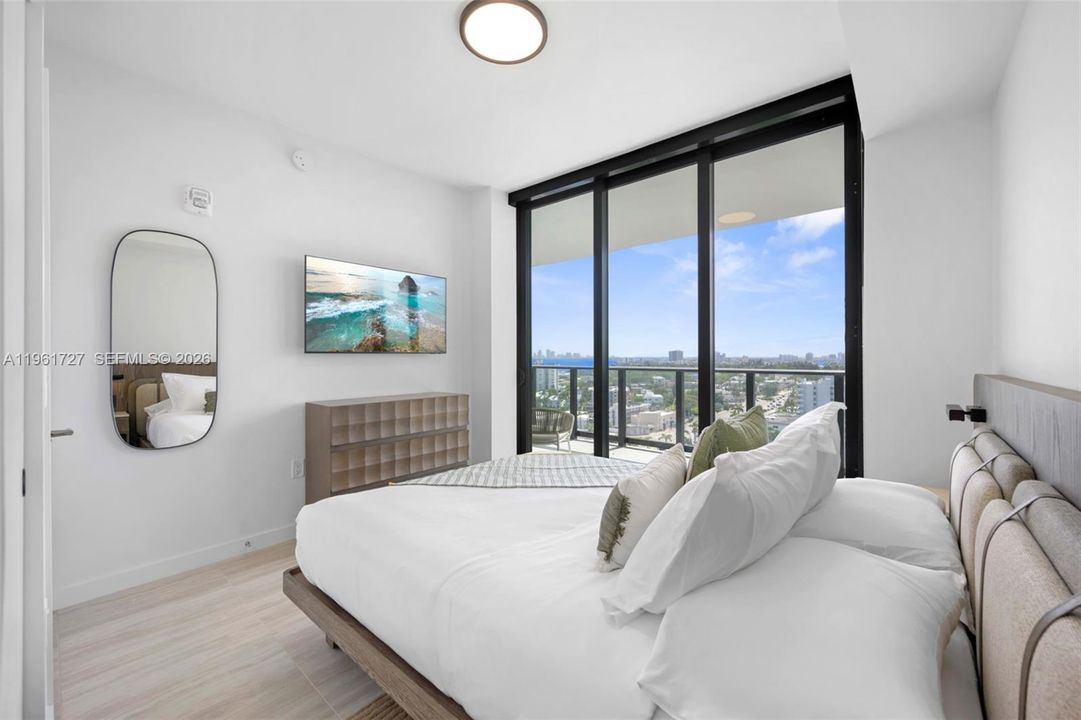 For Sale: $1,520,000 (2 beds, 2 baths, 813 Square Feet)