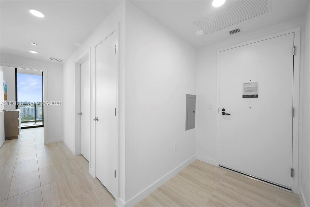 For Sale: $1,520,000 (2 beds, 2 baths, 813 Square Feet)