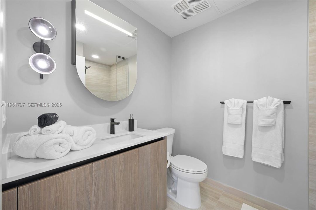 For Sale: $1,520,000 (2 beds, 2 baths, 813 Square Feet)
