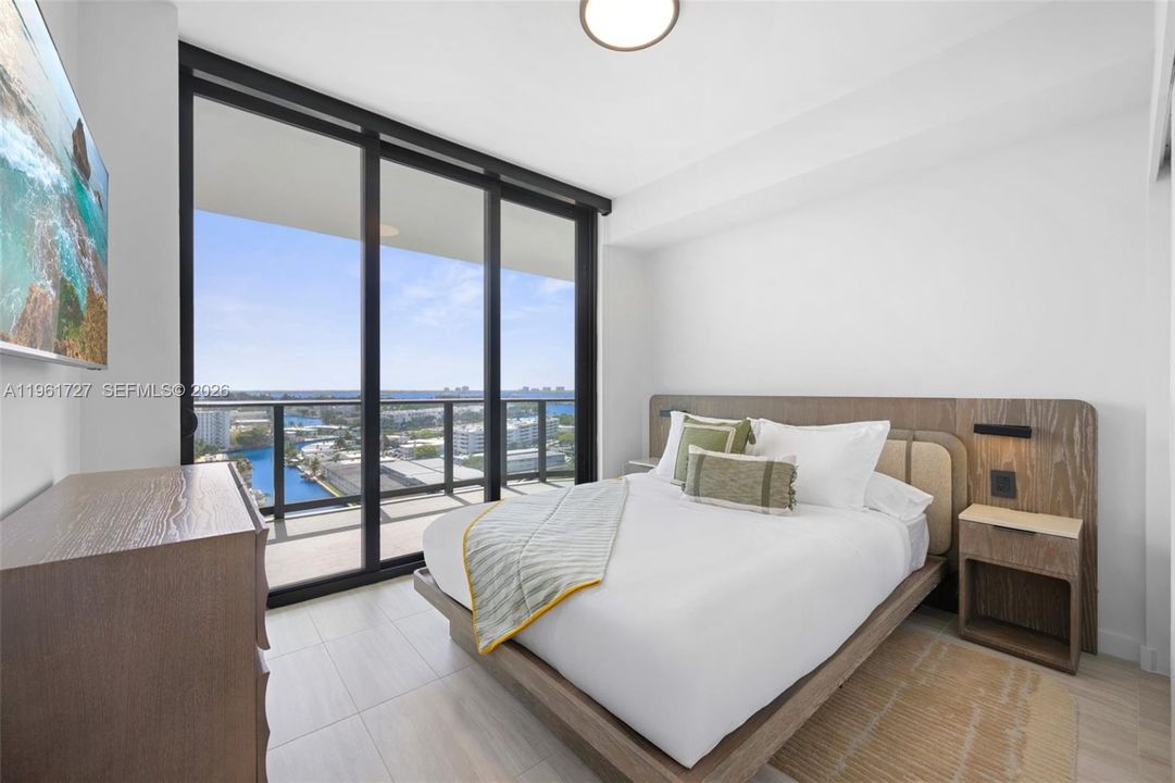 For Sale: $1,520,000 (2 beds, 2 baths, 813 Square Feet)