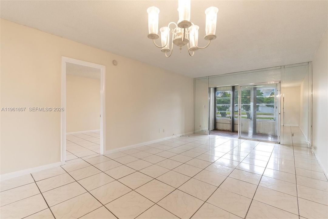 For Sale: $72,000 (1 beds, 1 baths, 775 Square Feet)