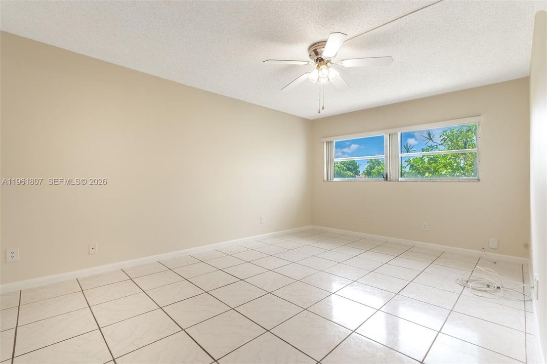 For Sale: $72,000 (1 beds, 1 baths, 775 Square Feet)
