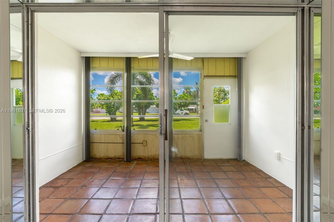 For Sale: $72,000 (1 beds, 1 baths, 775 Square Feet)
