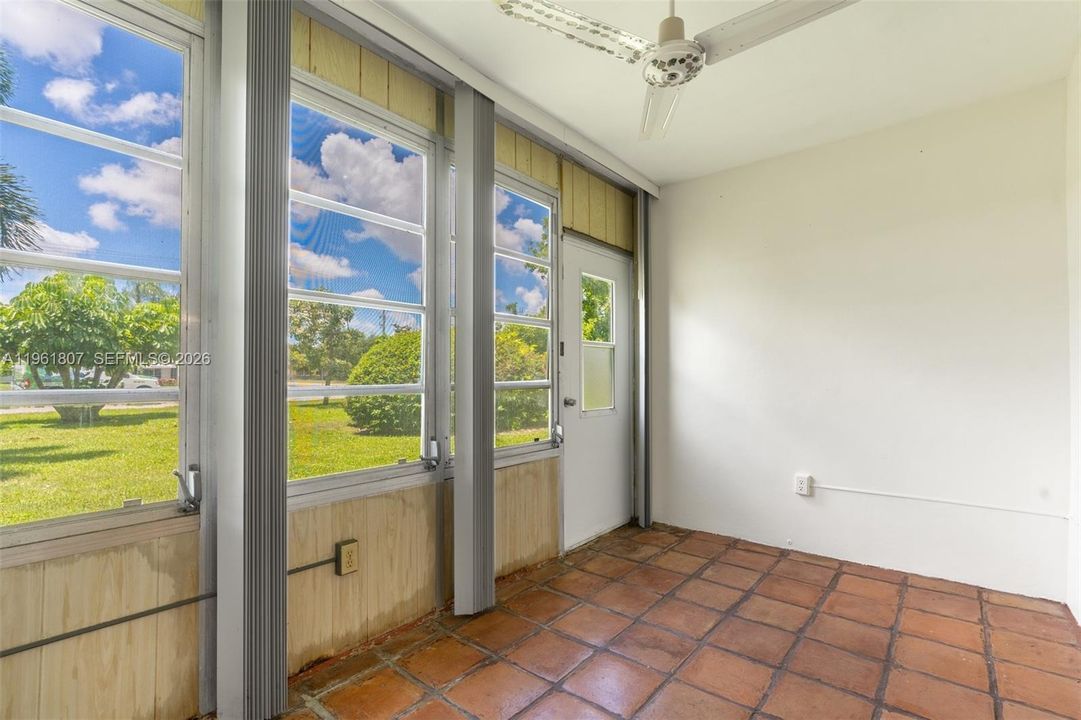 For Sale: $72,000 (1 beds, 1 baths, 775 Square Feet)