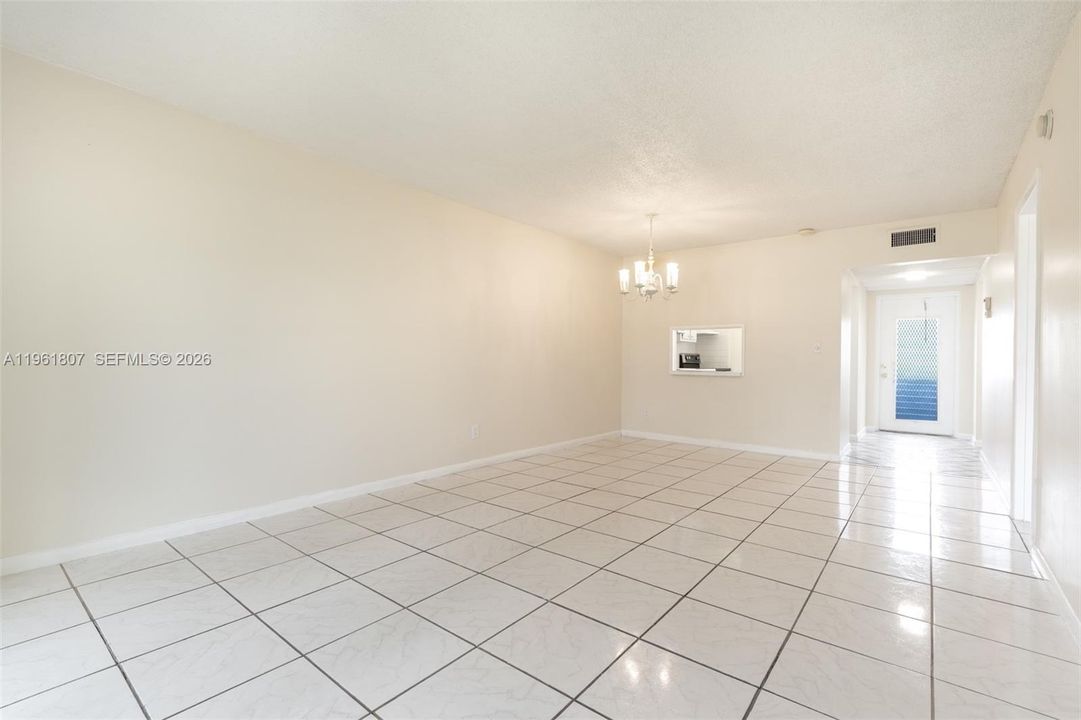 For Sale: $72,000 (1 beds, 1 baths, 775 Square Feet)
