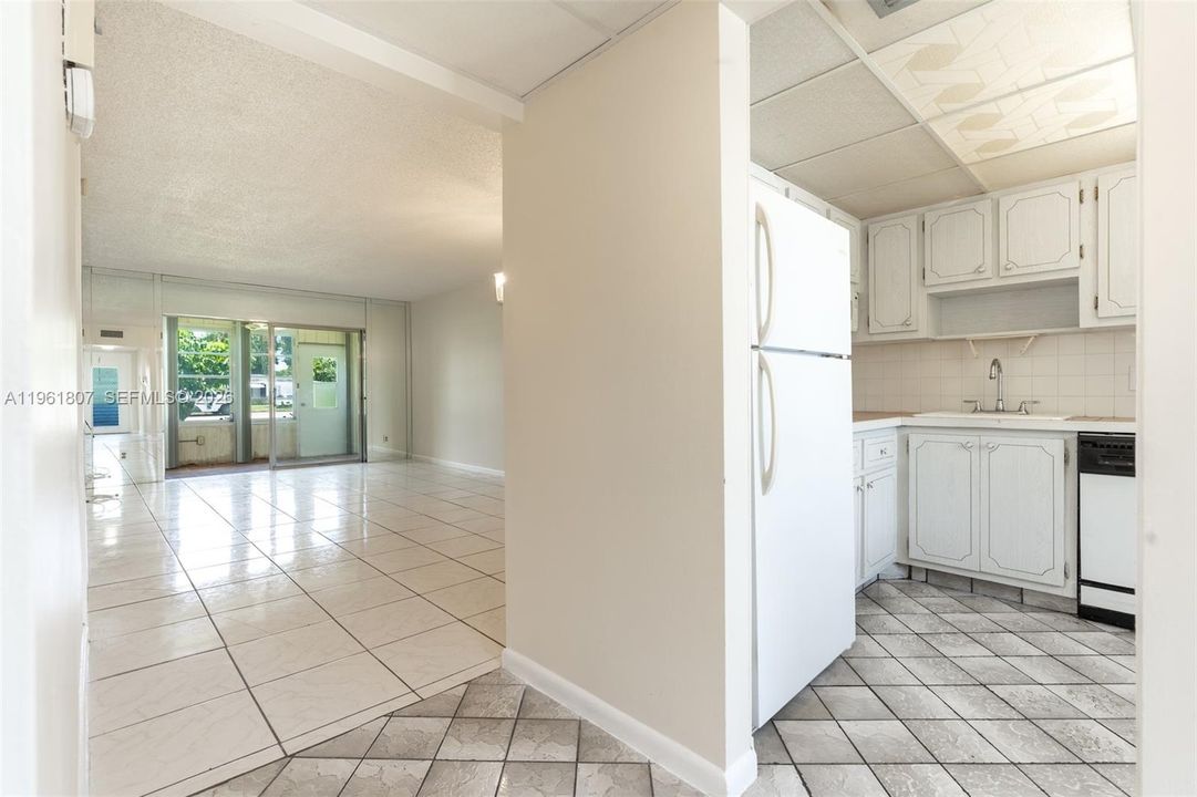 For Sale: $72,000 (1 beds, 1 baths, 775 Square Feet)