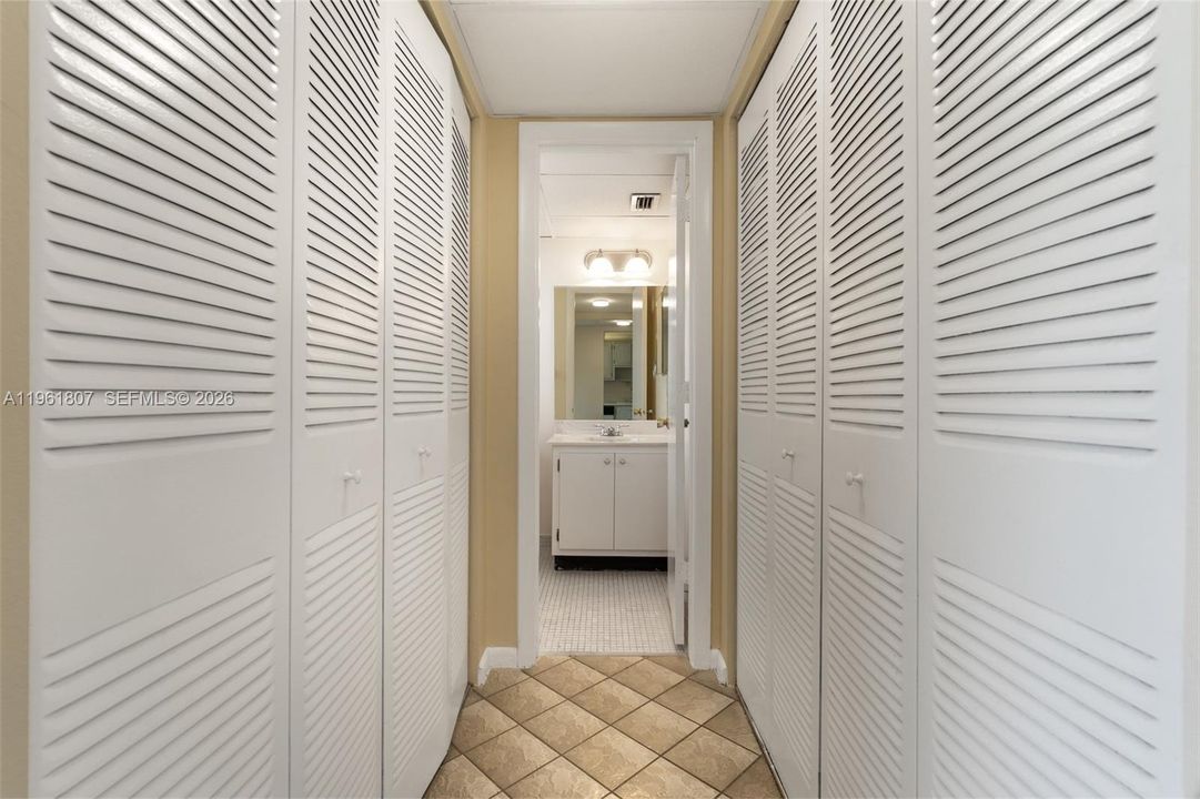 For Sale: $72,000 (1 beds, 1 baths, 775 Square Feet)