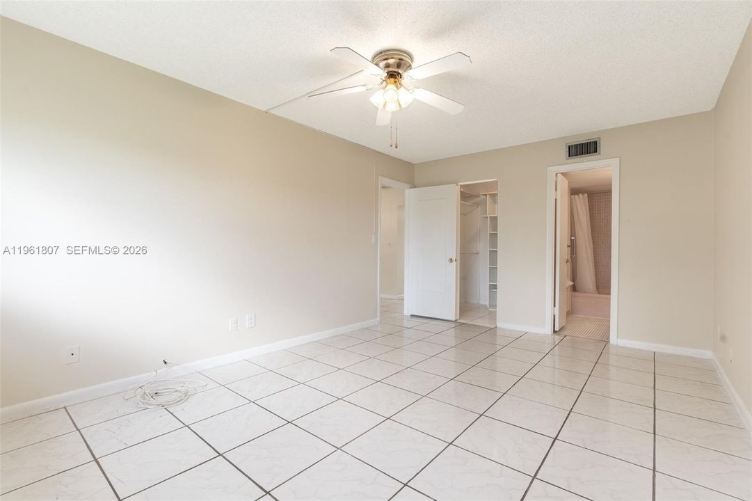 For Sale: $72,000 (1 beds, 1 baths, 775 Square Feet)