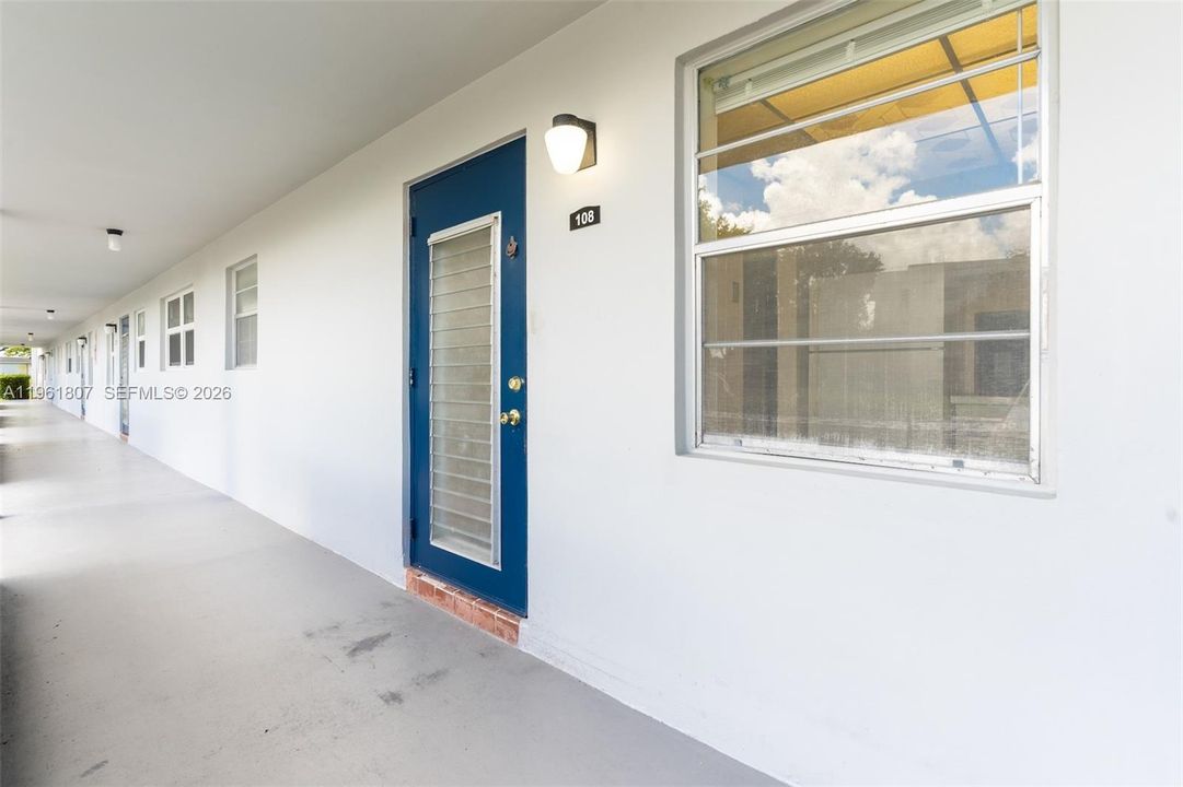 For Sale: $72,000 (1 beds, 1 baths, 775 Square Feet)