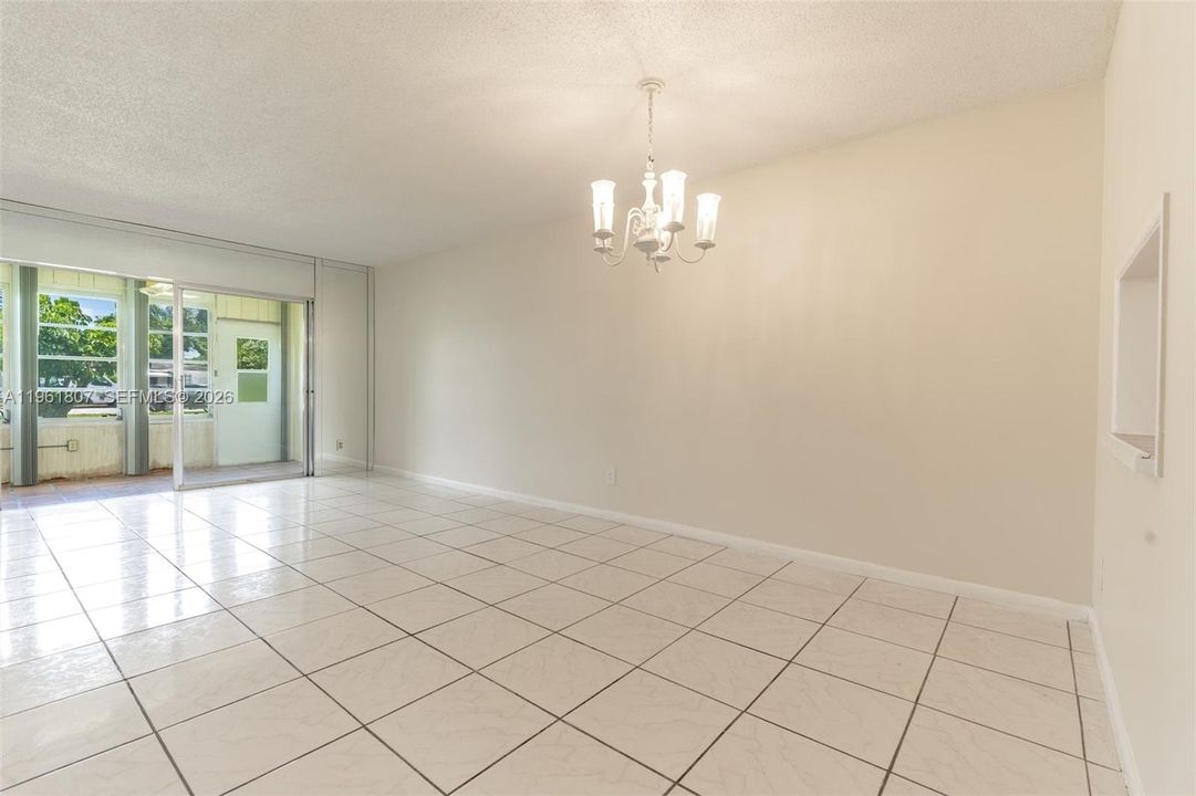 For Sale: $72,000 (1 beds, 1 baths, 775 Square Feet)