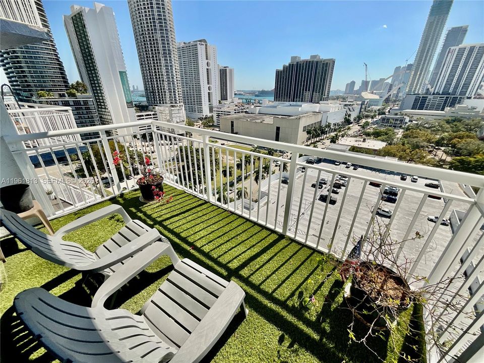 На продажу: $425,000 (2 спален, 2 ванн, 1057 Квадратных фут)