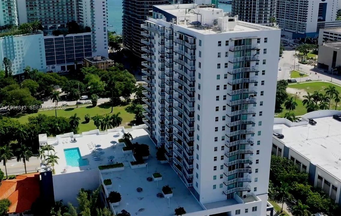 На продажу: $425,000 (2 спален, 2 ванн, 1057 Квадратных фут)