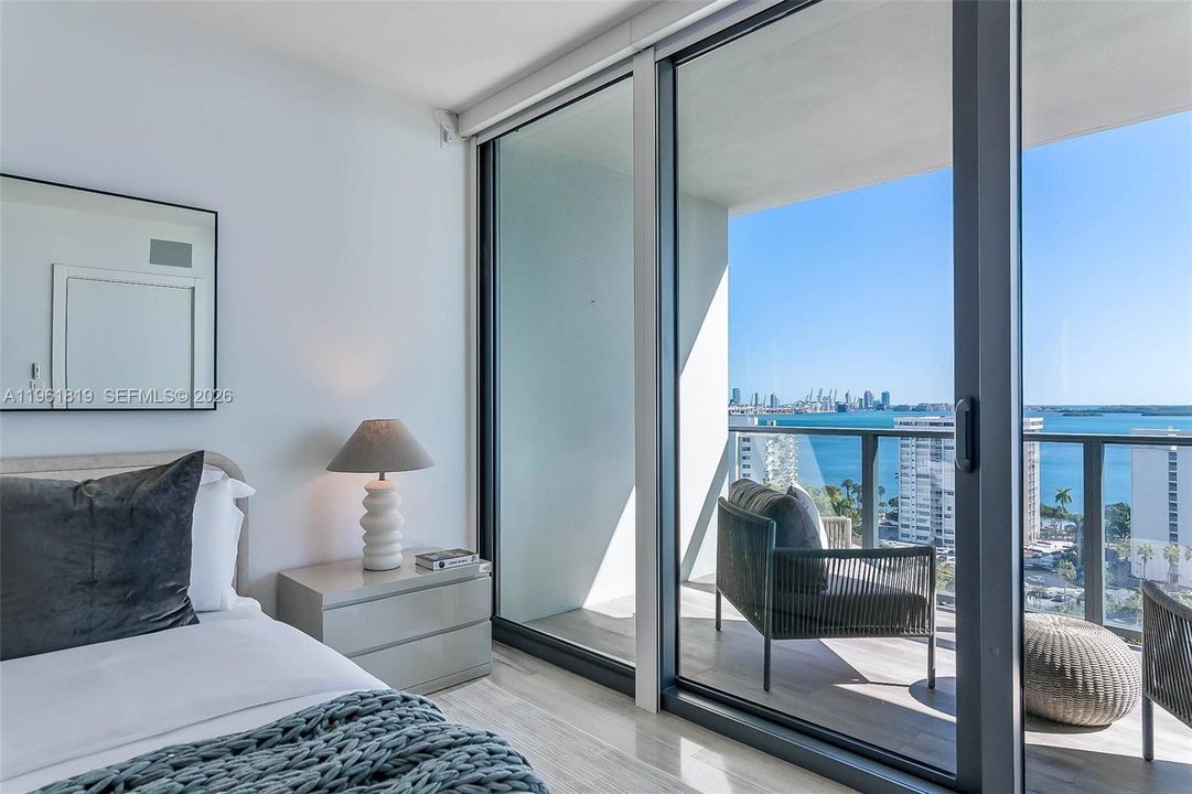 待售: $880,000 (1 贝兹, 1 浴室, 777 平方英尺)