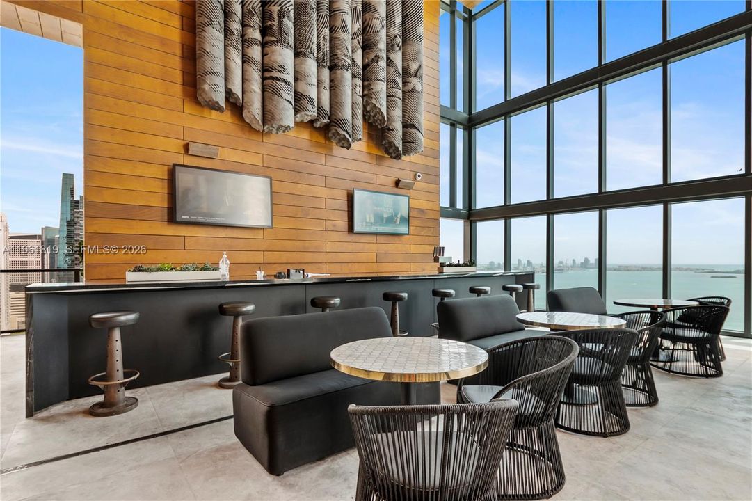 待售: $880,000 (1 贝兹, 1 浴室, 777 平方英尺)