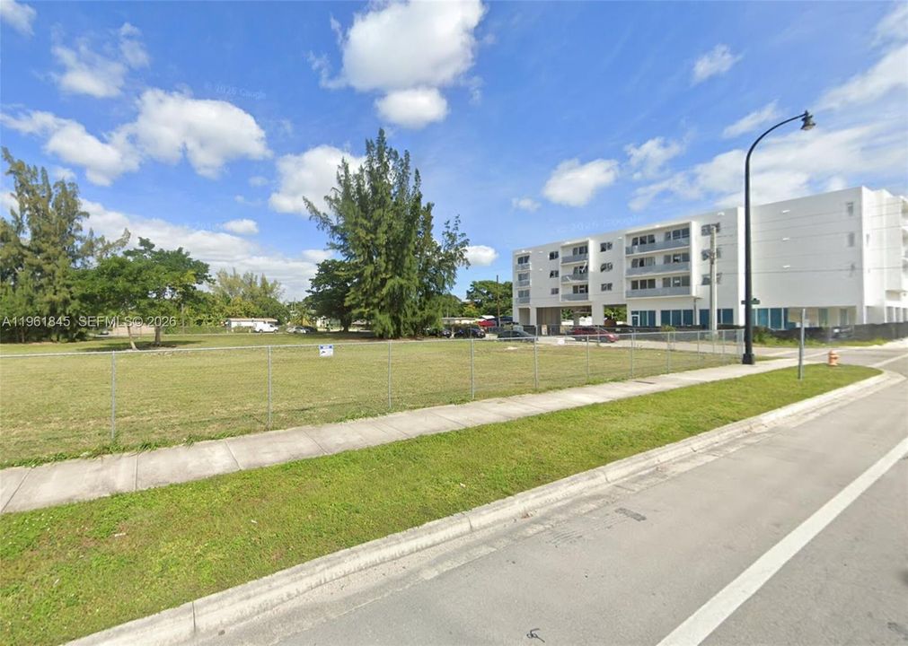 For Sale: $2,750,000 (0.27 acres)
