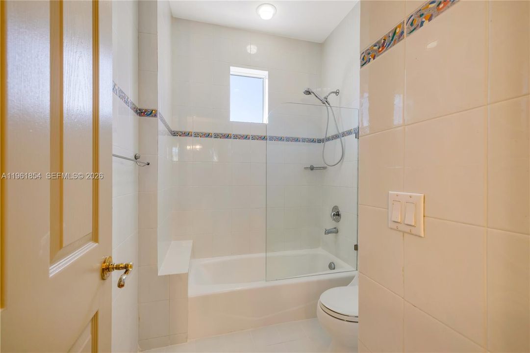 В аренду: $30,000 (6 спален, 4 ванн, 5396 Квадратных фут)