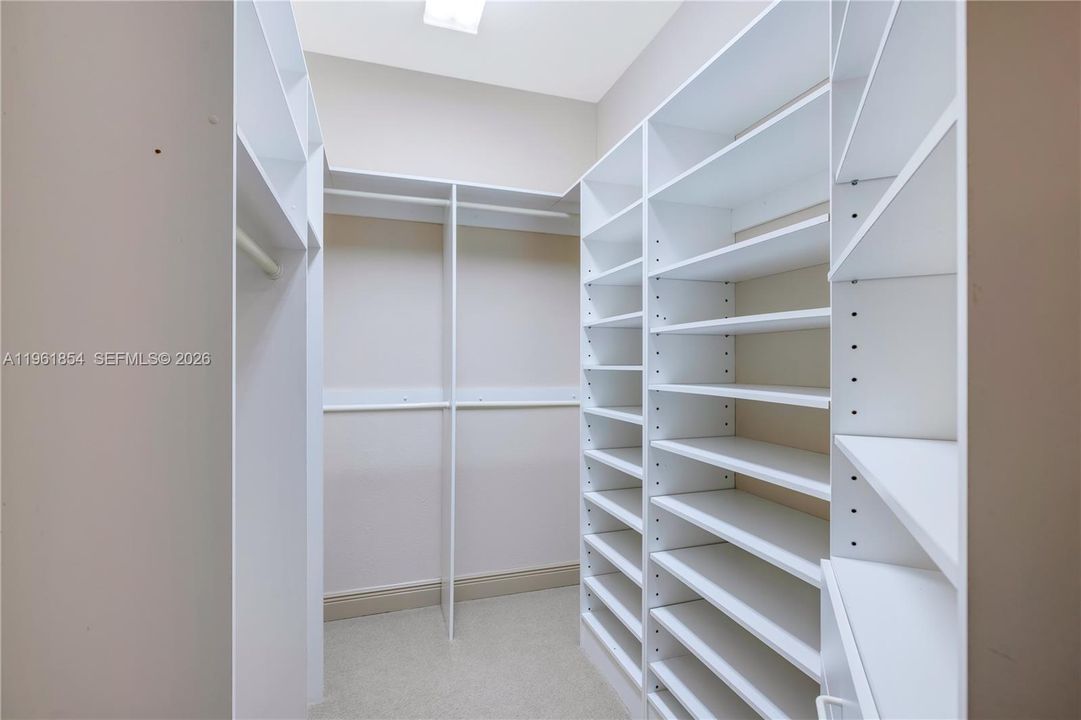 В аренду: $30,000 (6 спален, 4 ванн, 5396 Квадратных фут)