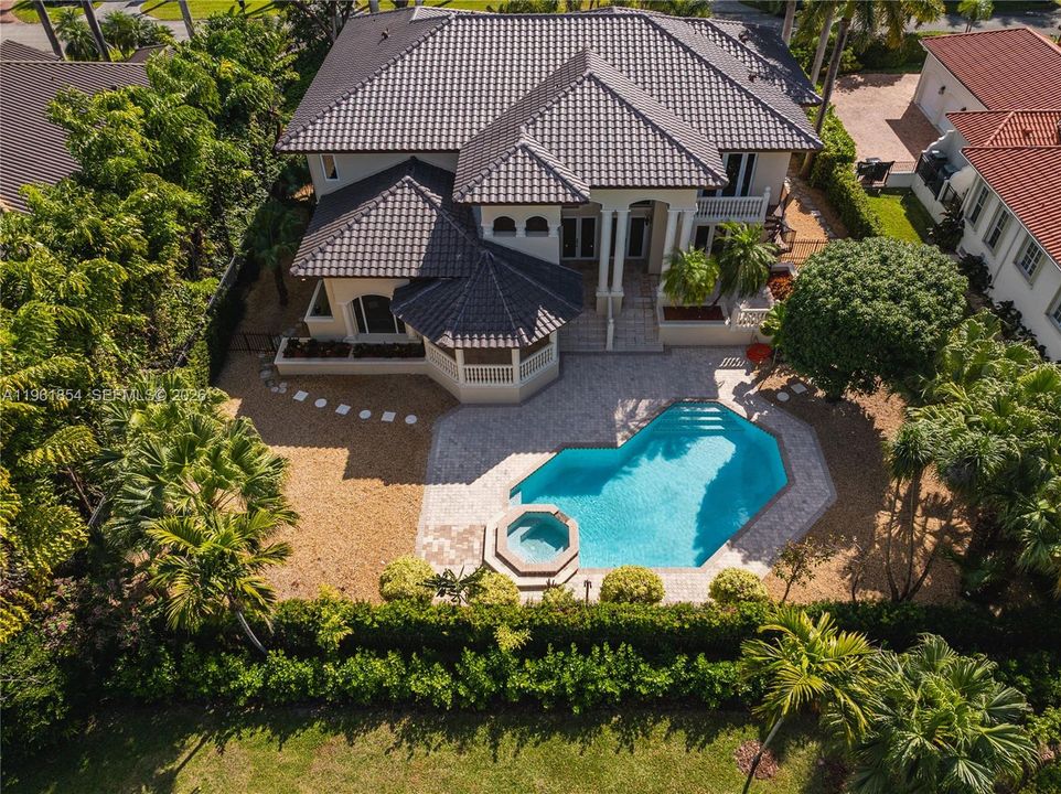 В аренду: $30,000 (6 спален, 4 ванн, 5396 Квадратных фут)