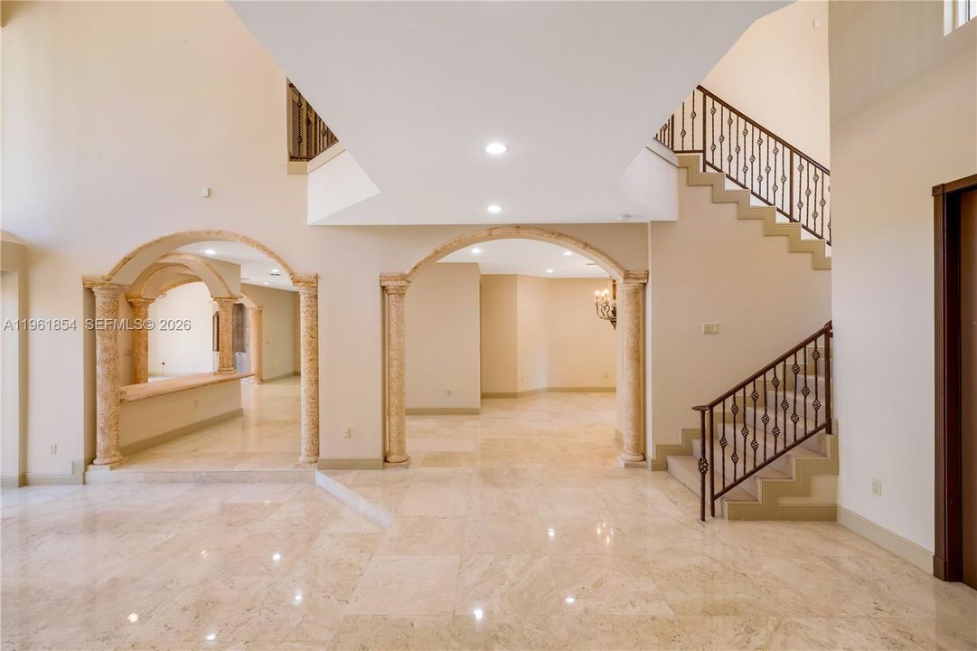 В аренду: $30,000 (6 спален, 4 ванн, 5396 Квадратных фут)