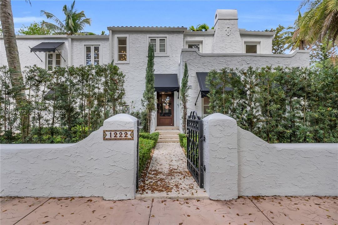 En Venta: $2,550,000 (4 camas, 3 baños, 2698 Pies cuadrados)