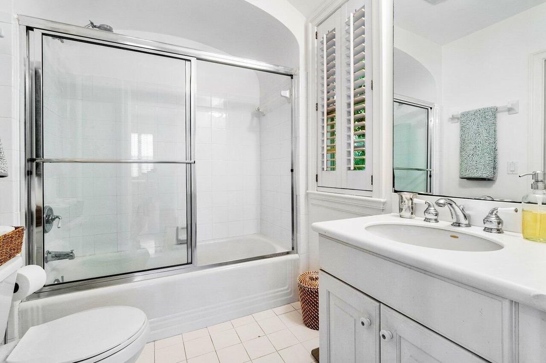 025-240MirafloresDrive-PalmBeach-FL-3348