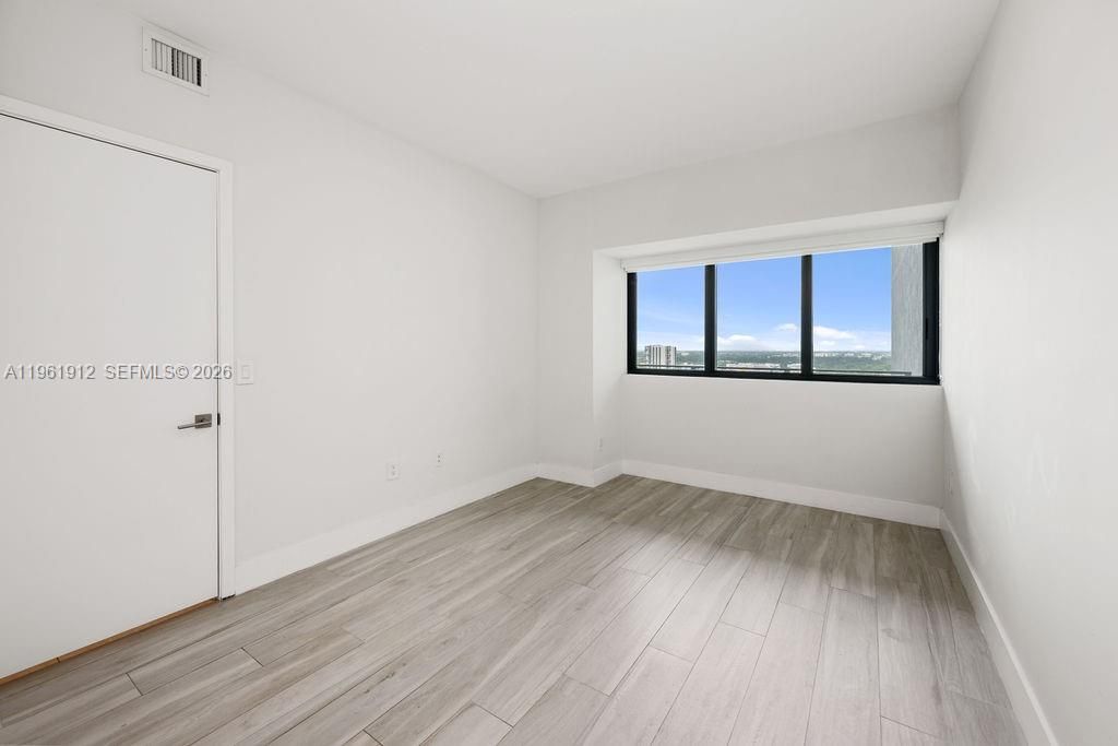 En Venta: $899,000 (2 camas, 3 baños, 1151 Pies cuadrados)