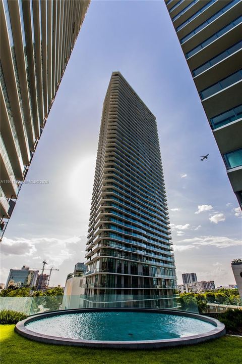 En Venta: $899,000 (2 camas, 3 baños, 1151 Pies cuadrados)