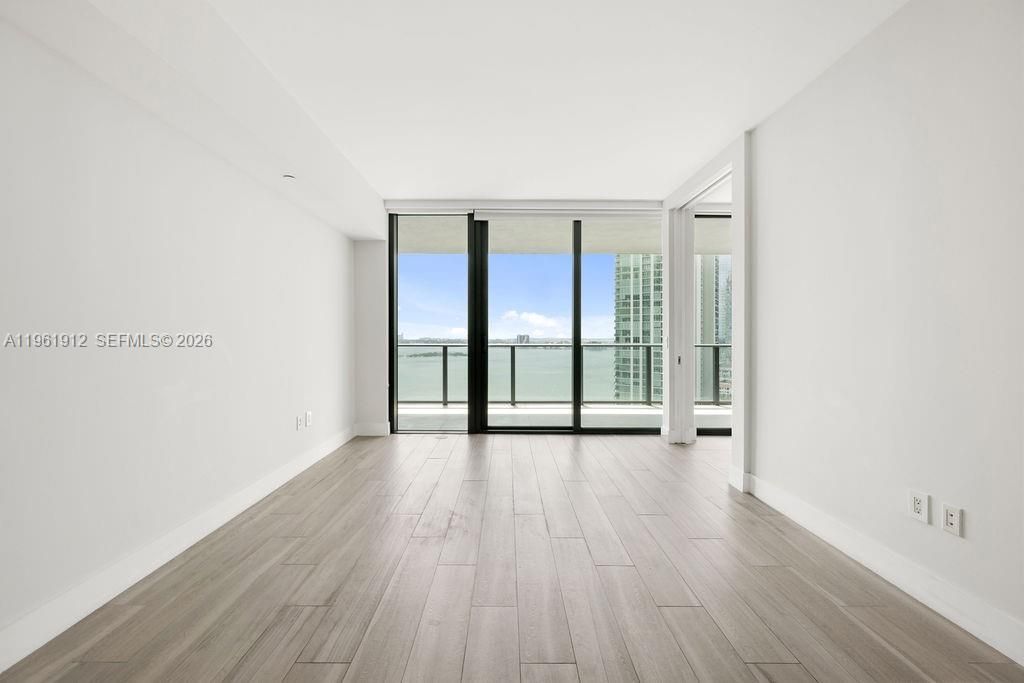 En Venta: $899,000 (2 camas, 3 baños, 1151 Pies cuadrados)