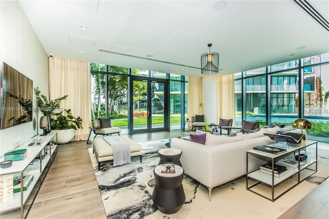 En Venta: $899,000 (2 camas, 3 baños, 1151 Pies cuadrados)