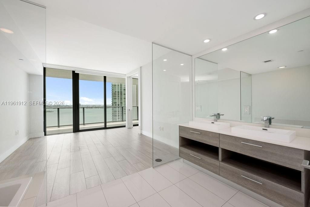 En Venta: $899,000 (2 camas, 3 baños, 1151 Pies cuadrados)