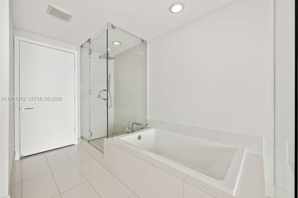 En Venta: $899,000 (2 camas, 3 baños, 1151 Pies cuadrados)