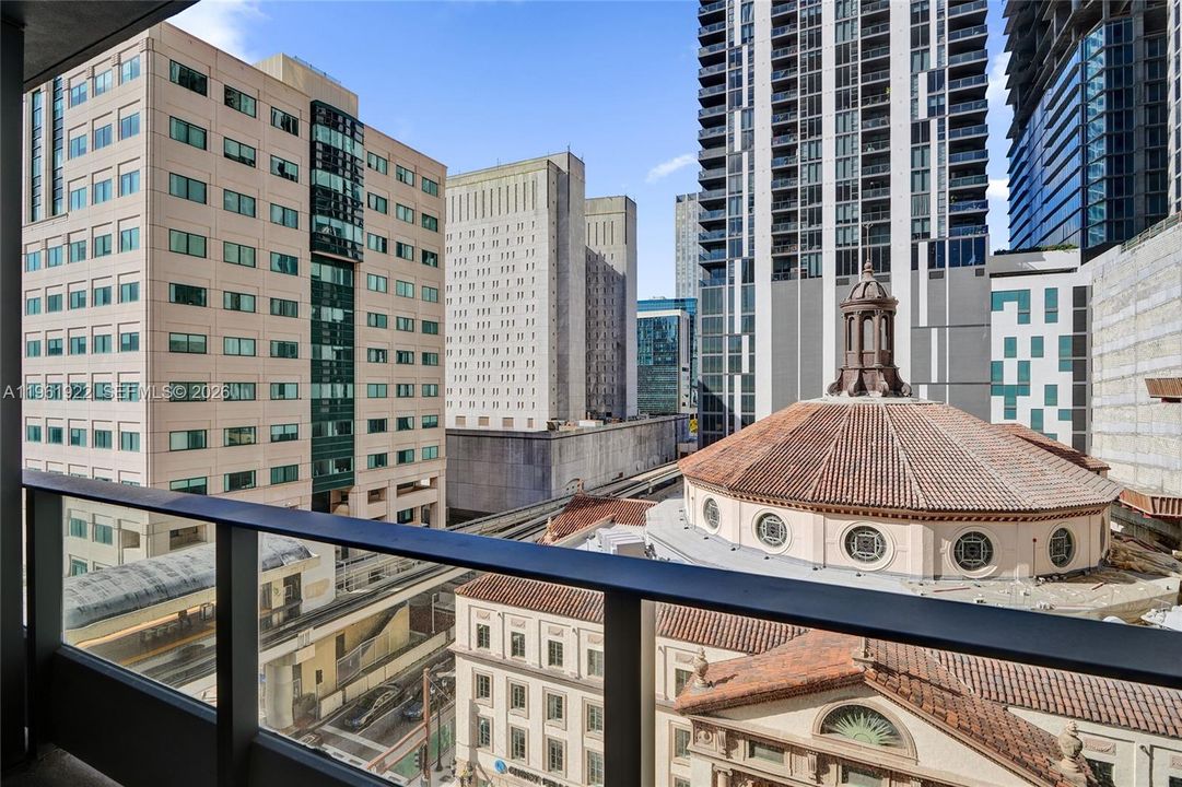 待售: $449,000 (0 贝兹, 1 浴室, 447 平方英尺)