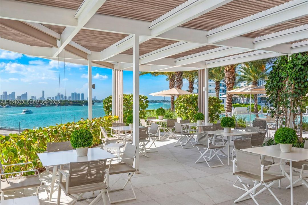For Sale: $1,069,000 (1 beds, 1 baths, 851 Square Feet)