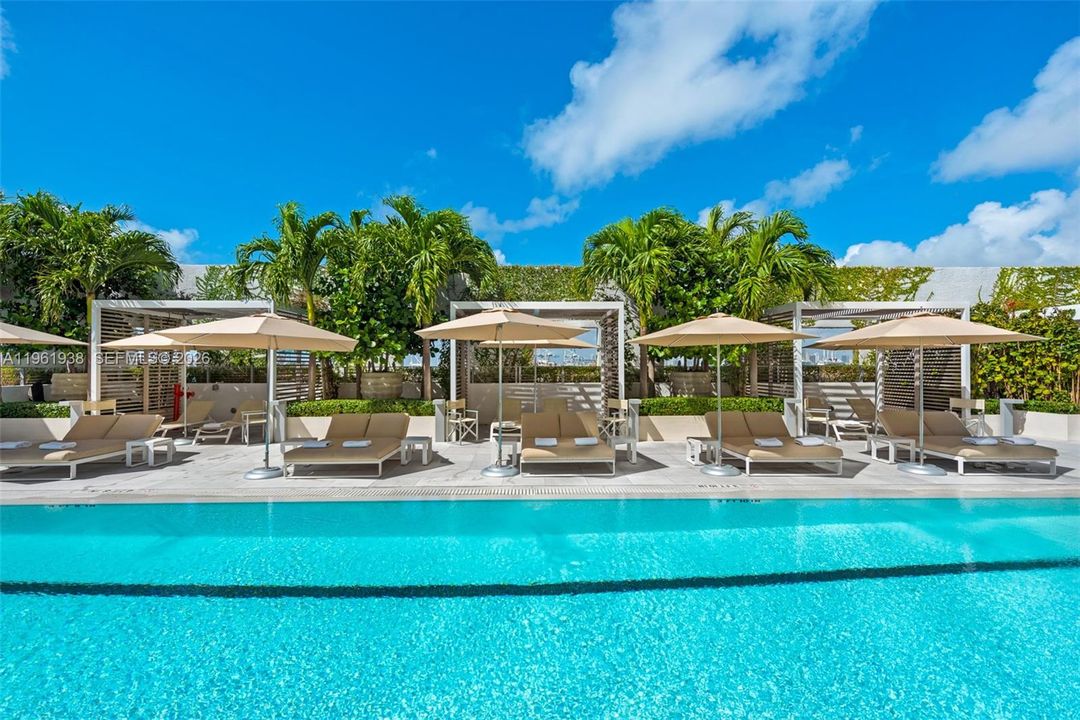 For Sale: $1,069,000 (1 beds, 1 baths, 851 Square Feet)