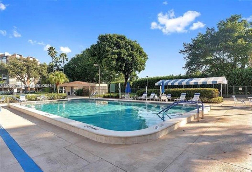 For Sale: $148,000 (1 beds, 2 baths, 980 Square Feet)