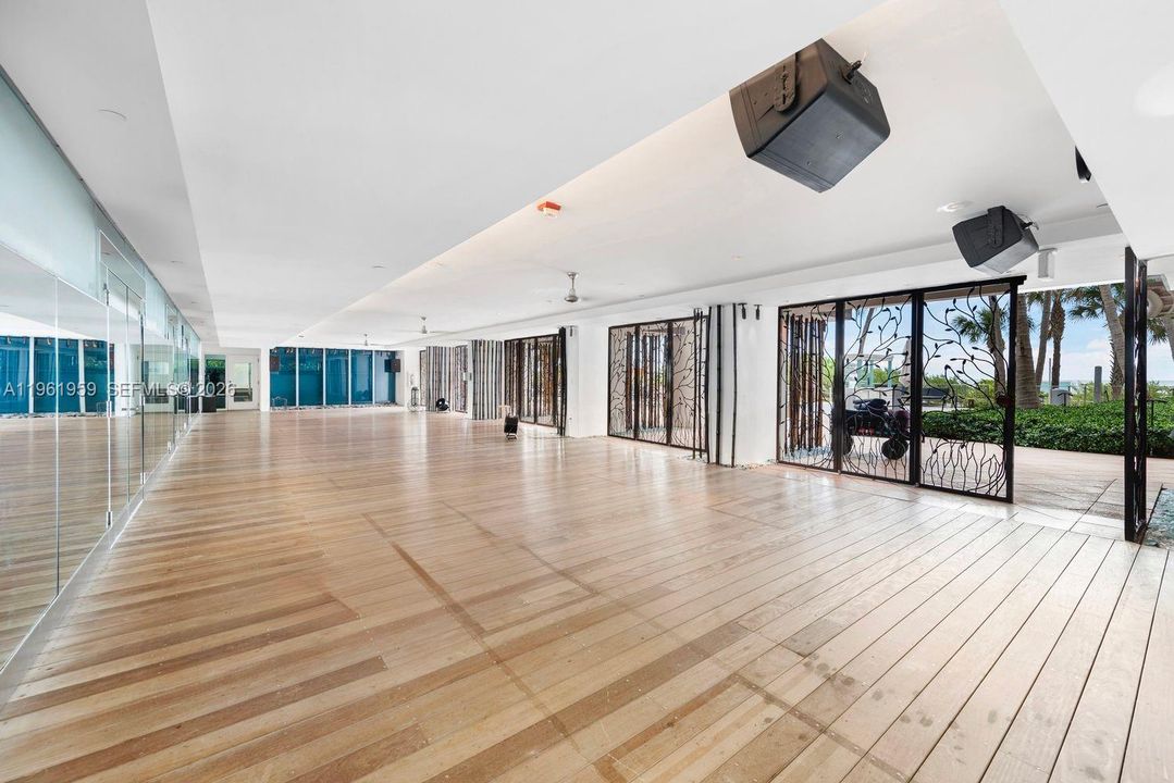 For Sale: $4,500,000 (3 beds, 3 baths, 2940 Square Feet)