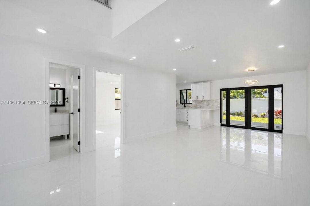 Недавно продано: $695,000 (4 спален, 3 ванн, 1920 Квадратных фут)