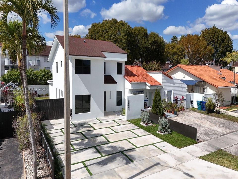 Недавно продано: $695,000 (4 спален, 3 ванн, 1920 Квадратных фут)