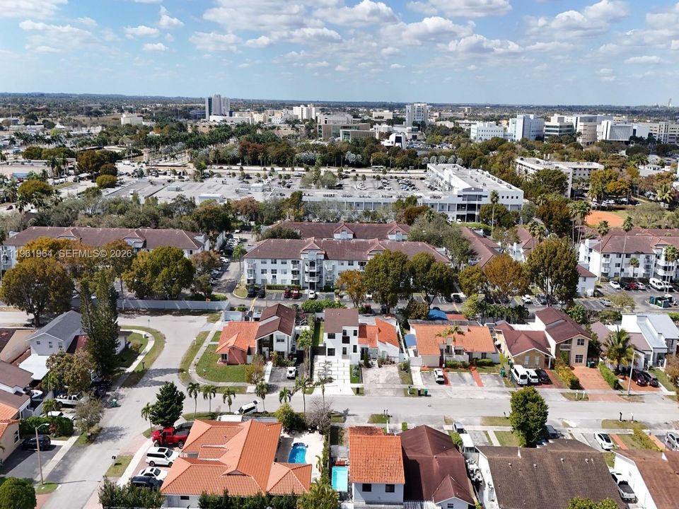 Недавно продано: $695,000 (4 спален, 3 ванн, 1920 Квадратных фут)