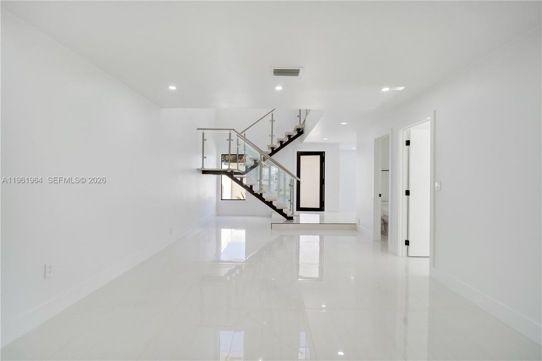 Недавно продано: $695,000 (4 спален, 3 ванн, 1920 Квадратных фут)