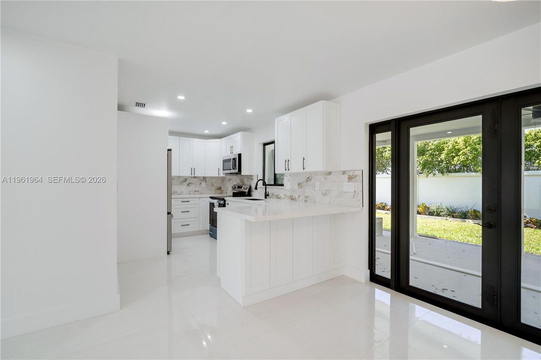Недавно продано: $695,000 (4 спален, 3 ванн, 1920 Квадратных фут)
