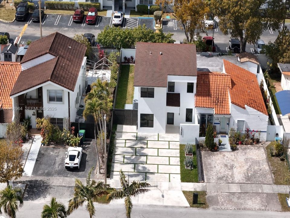Недавно продано: $695,000 (4 спален, 3 ванн, 1920 Квадратных фут)