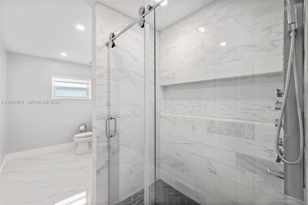 For Sale: $2,200,000 (5 beds, 3 baths, 2500 Square Feet)