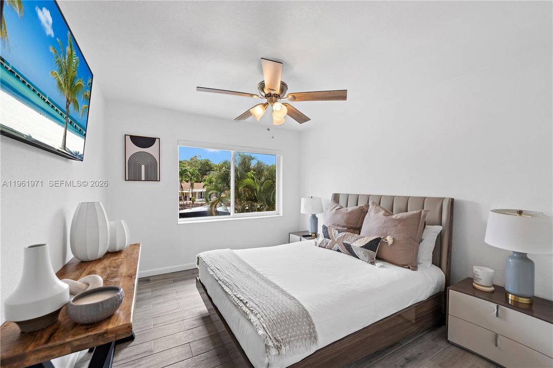 For Sale: $2,200,000 (5 beds, 3 baths, 2500 Square Feet)